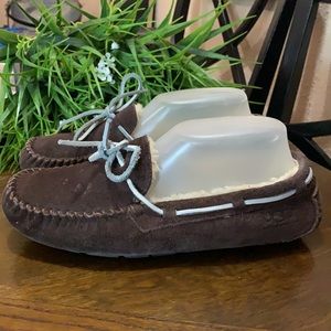 UGG SLIPPERS 🤎🤎